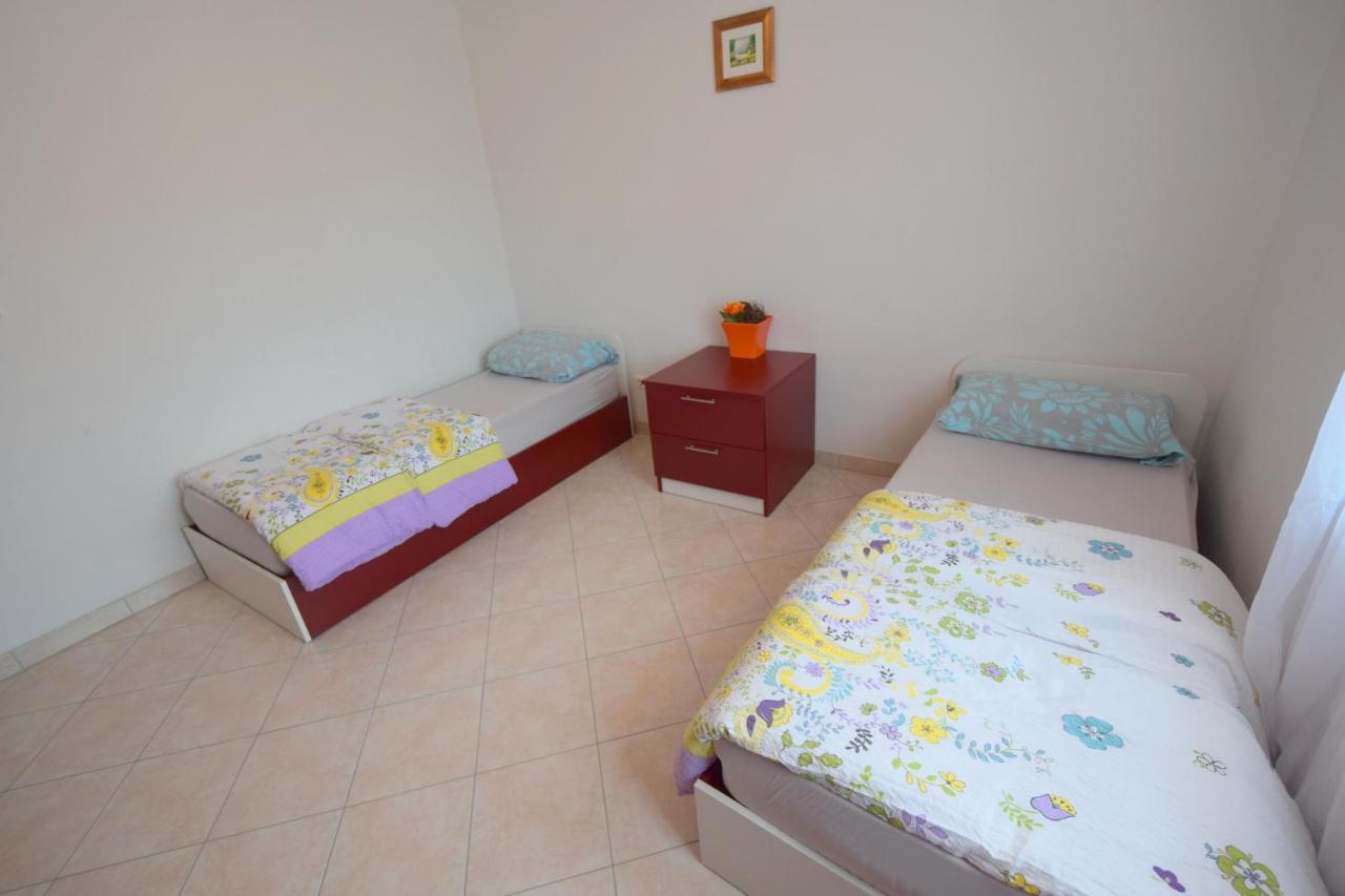 Apartments Gabrijel Malinska Bagian luar foto
