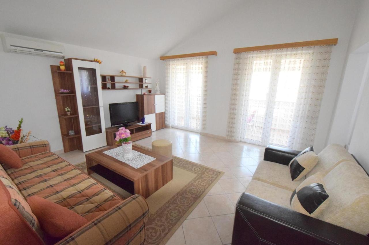 Apartments Gabrijel Malinska Bagian luar foto