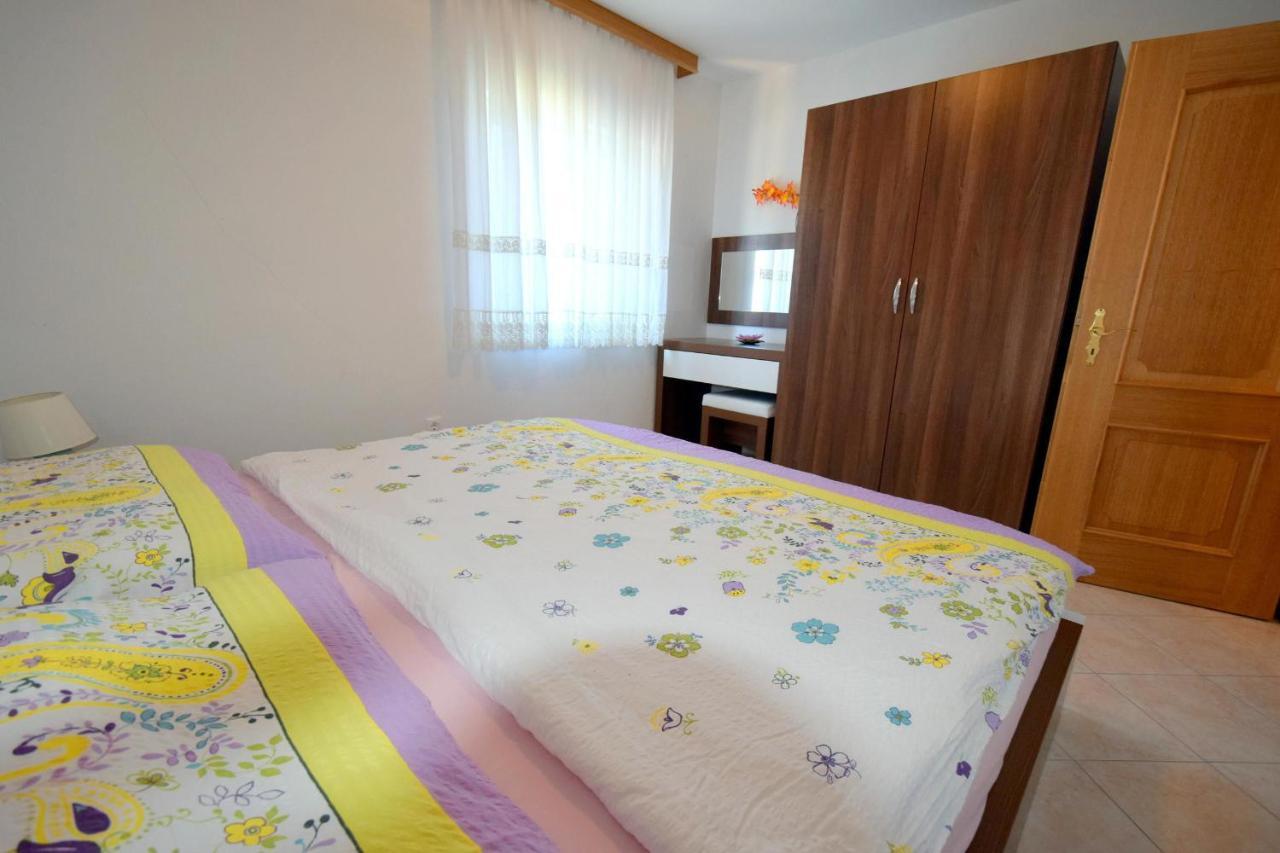 Apartments Gabrijel Malinska Bagian luar foto