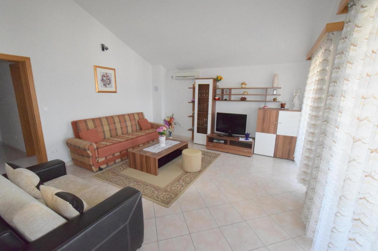 Apartments Gabrijel Malinska Bagian luar foto